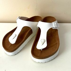White Birkenstock "Gizeh Grooved Platform Vegan" W